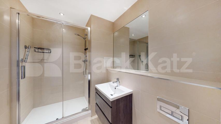 Fantastic 3 bed 2 bath within a private secure development mins to shops Davis House, Huguenot Drive , Palmers Green